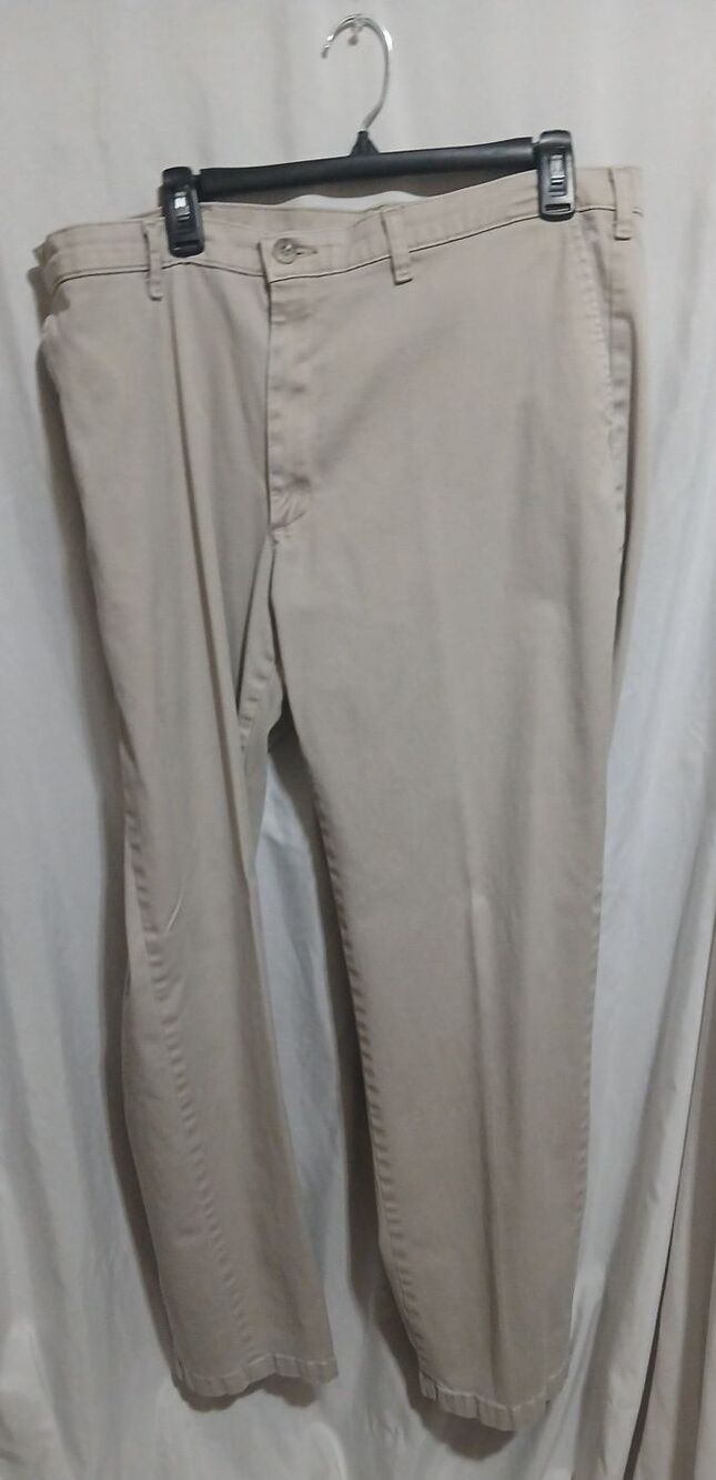 Lee Men's Total Freedom Stretch Relaxed Fit Flat Front Pant, Khaki 38x34